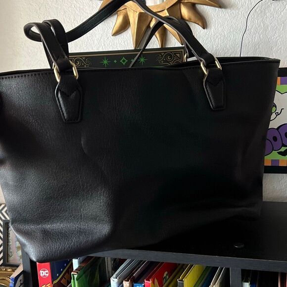 Liz Claiborne Black tote bag with gold zipper - Picture 5 of 6